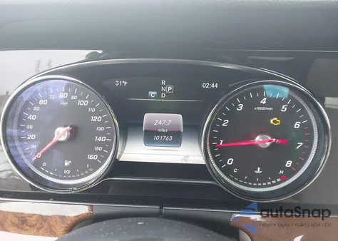 2018 Mercedes-Benz E 300 4Matic z USA, uszkodzony, nr VIN WDDZF4KB9JA378122